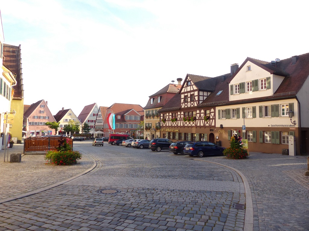 feuchtwangen42_P1870275_marktplatz_3_r.jpg